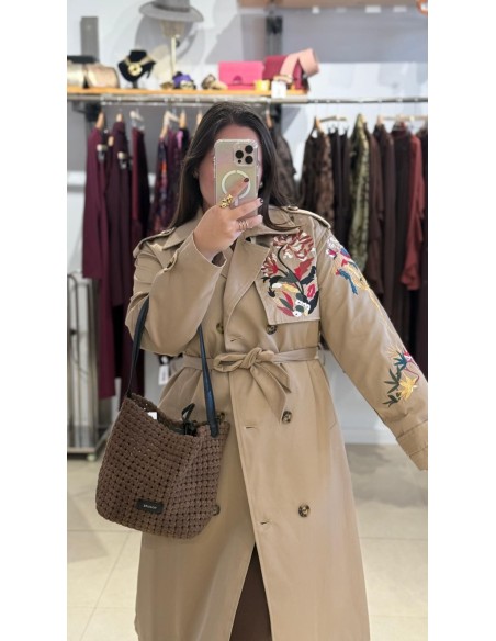 GABARDINA BEIGE CON BORDADO