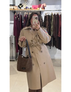 GABARDINA BEIGE CON BORDADO 2