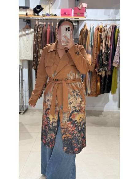GABARDINA MARRÓN CON DIBUJO