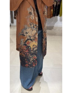 GABARDINA MARRÓN CON DIBUJO 2