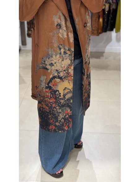 GABARDINA MARRÓN CON DIBUJO