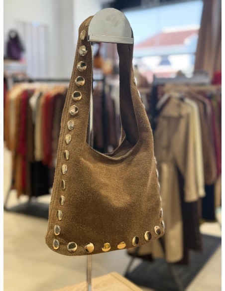 BOLSO MARRÓN TACHUELAS