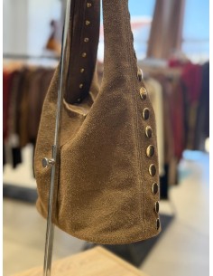 BOLSO MARRÓN TACHUELAS 2