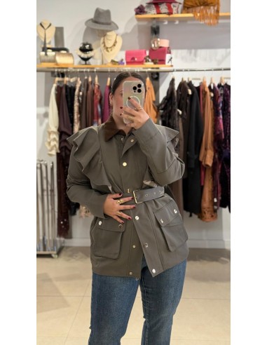 CHAQUETA CON VOLANTE