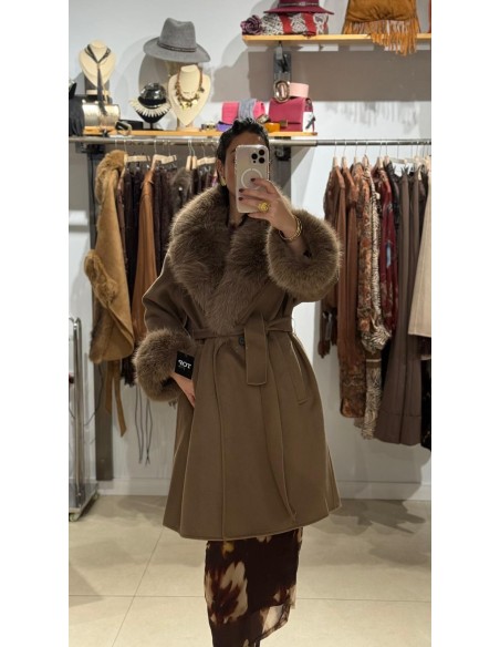 ABRIGO DE PAÑO CON PELO DE QUITA Y PON