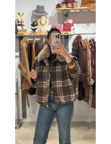 CHAQUETA BOMBER DE CUADROS CON PELO DE QUITA Y PON