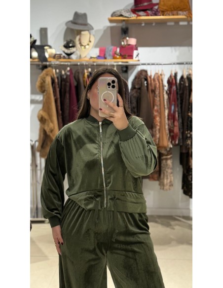 CONJUNTO DE TERCIPELO VERDE