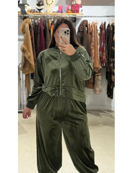 CONJUNTO DE TERCIPELO VERDE