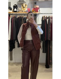 CHALECO SIN MANGAS BURDEOS