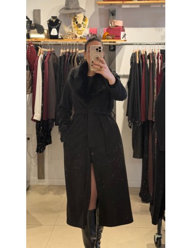 ABRIGO NEGRO CON PELOS DE QUITA Y PON