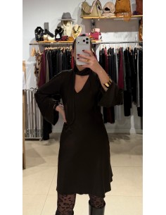 VESTIDO SATINADO CON LAZADA 2