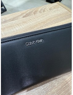 CAETERA CALVIN KLEIN NEGRA 2